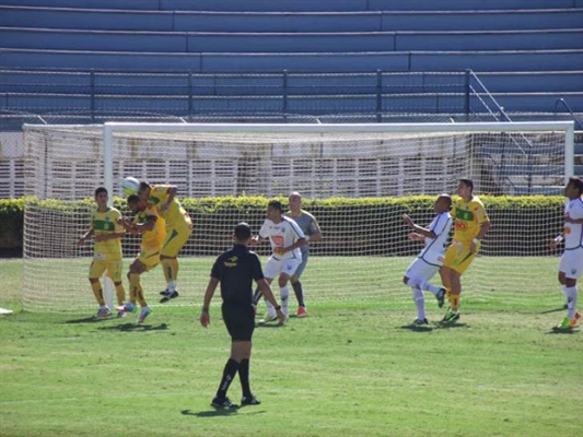 CAV joga melhor, mas perde para o Mirassol