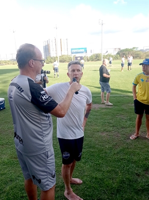 O votuporanguense Rogério Assis, o Canhão, e o ex-jogador Neto, ídolo do Corinthians e apresentador da Band (Foto: A Cidade)