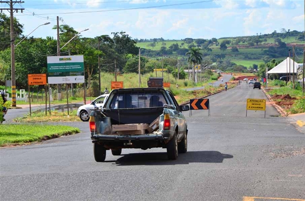 Retomada a pavimentação da  avenida Emilio Arroyo Hernandes