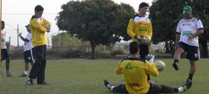 Lucas, Thauan e Uélison voltam aos treinos no CAV