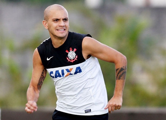 Tite não terá Fábio Santos contra o Botafogo, e Cássio é dúvida