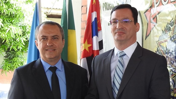 Alexandre Manoel Gonçalves (à esquerda) será substituído pelo delegado Haroldo (à direita) (Foto: Polícia Federal)