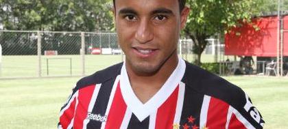 São Paulo usa time misto contra Oeste