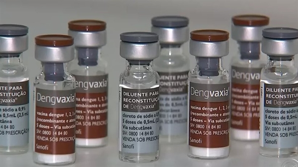 Cada dose da Dengvaxia custa, em média, mais de R$ 300; no detalhe, Nicolas de Lima, que pode ter sido a 1ª vítima fatal deste ano (Foto: Agência Brasil