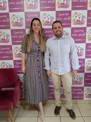 Érica Chiquetto, diretora executiva do Amor à Vida, e o dr. Danilo Cruz  (Foto: A Cidade)