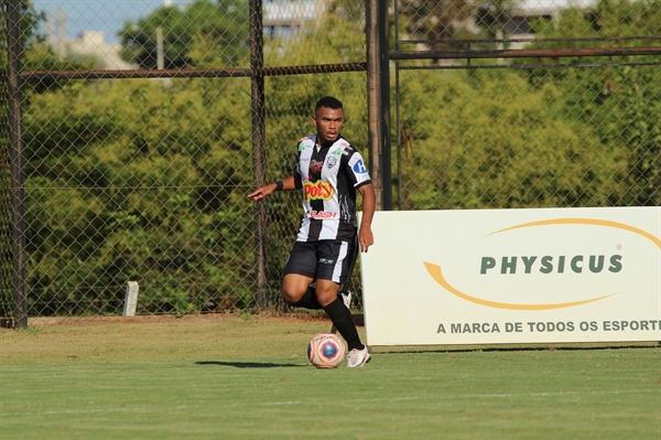 Atacante Jean Carlos acerta empréstimo com o Atlético-GO e se apresenta para disputa do Campeonato Brasileiro Sub-20 (Foto: Rafael Bento/CAV)