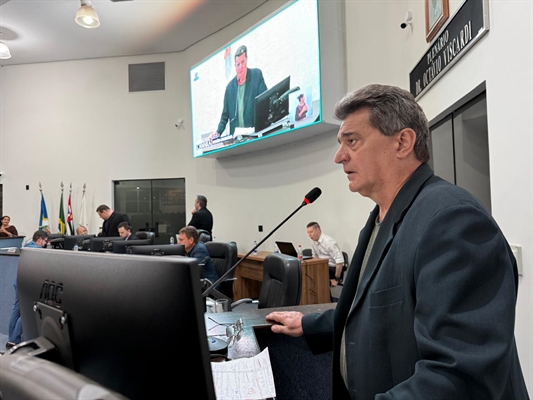 O vereador Osmair Ferrari utilizou a reportagem do A Cidade para cobrar agilidade na entrega da UBS do bairro Pacaembu (Foto Câmara Municipal)