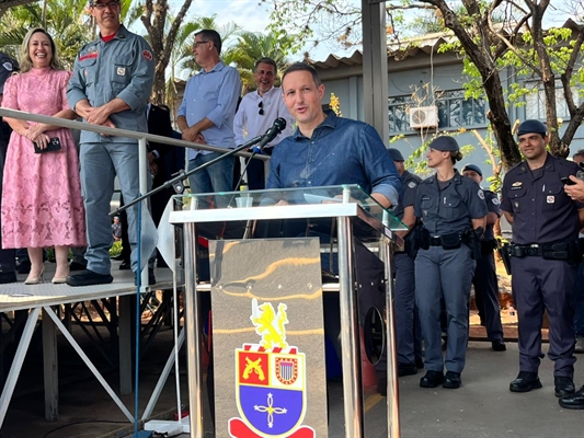 O secretário de Segurança Pública, Guilherme Derrite, realizou a entrega das viaturas para as policias da região (Foto: Governo SP)