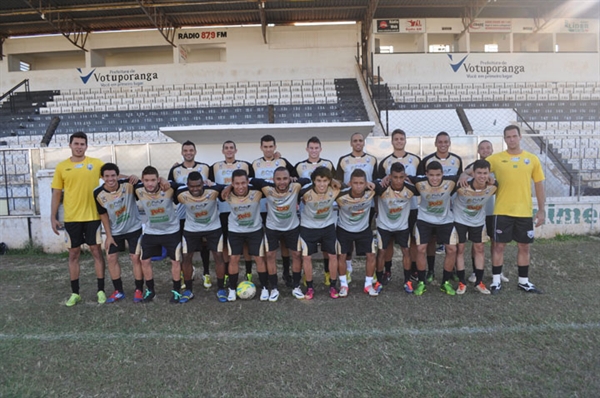 Alvinegra intensifica treinos para estreia em casa