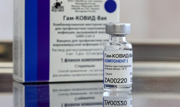 Vice-primeira-ministra do país, Tatiana Golíkova, adiantou que a Rússia pretende produzir 88 milhões de doses de vacinas durante o 1º semestre de 2021 (Foto: Vladimir Gerdo/TASS/Reuters)