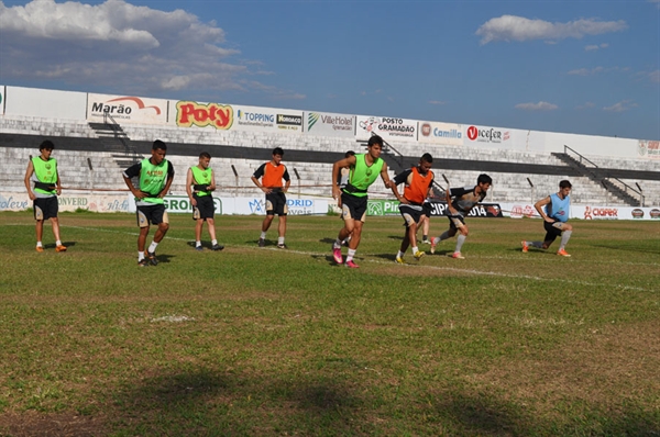 Treino de hoje define quem enfrenta o Mirassol