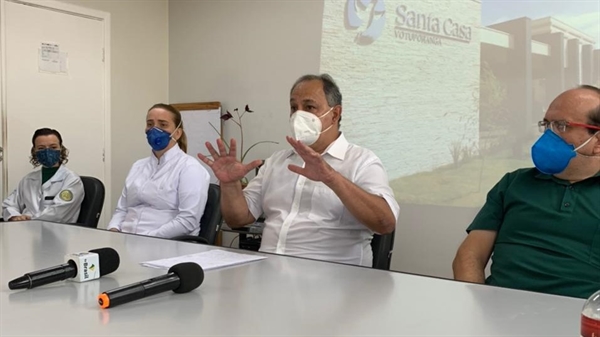 Dr. Atílio Pozzobon Neto acredita que a nova variante do coronavírus, de Manaus (AM), chegou a Votuporanga e piorou o quadro da pandemia (Foto: A Cidade)