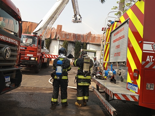 Mejan inicia reconstrução de barracão destruído em incêndio em Votuporanga (Foto: A Cidade)