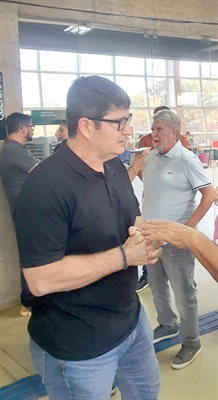 A festa é dele. Nos bastidores da política a conversa é de que a volta do Carnaval do Oba para Votuporanga foi uma vitória do ex-prefeito Júnior Marão. (Foto: A Cidade)