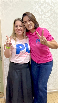 Nayara Canato e Michele Bolsonaro em recente encontro em Araraquara. Nayara ficou dois votos atrás da primeira suplente do PL. Foi picada pelo mosquitinho azul. Sabe tudo de política. (Foto: Arquivo pessoal)