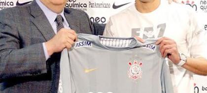 Goleiro Bobadilla é apresentado no Corinthians