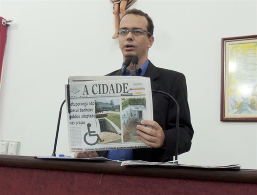 Após matéria do A Cidade, Douglas cobra Prefeitura