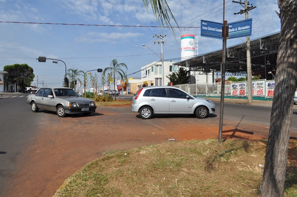 Cruzamento em frente ao Santa Cruz receberá semáforo