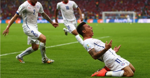 Espanha é humilhada pelo Chile e está fora da Copa