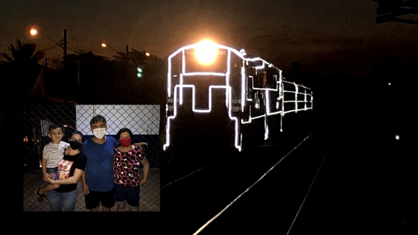 O ‘Trem de Natal’ da Rumo zarpou para Rio Preto; no detalhe, a família do senhor Edivaldo da Silva, que viu a chegada e a partida (Fotos: A Cidade)