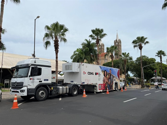 Em Votuporanga, a carreta da Companhia está instalada na Concha Acústica (Foto: Prefeitura de Votuporanga)