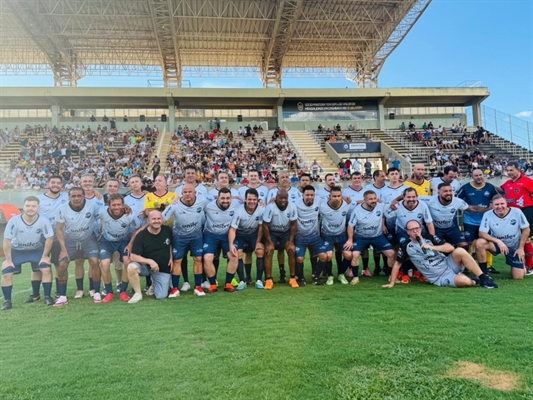 Grandes nomes do futebol enfrentaram um combinado da cidade de Votuporanga na Arena Plínio Marin (Foto: Prefeitura de Votuporanga)