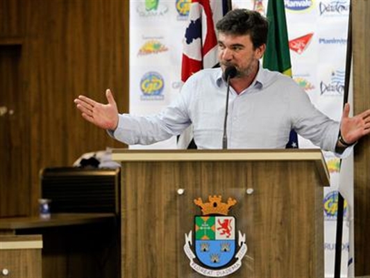 Sanchez rebate Kalil e nega acordo para ter estádio de graça