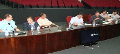 Partidos enfrentam o desafio de encontrar candidatas