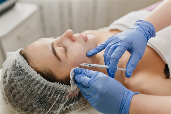 Botox no tratamento da enxaqueca: tecnologia aliada ao alívio da dor está disponível em Votuporanga (Foto: Freepik)