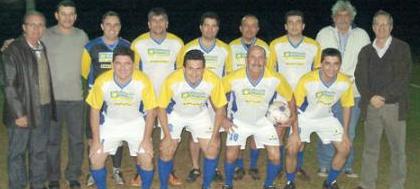 Futebol entre amigos marca Dia do Comerciante