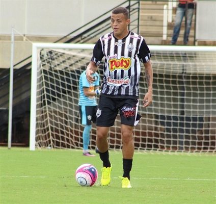 Em 2018, Alison defendeu as cores do Clube Atlético Votuporanguense e foi campeão (Foto: Votuporanguense)