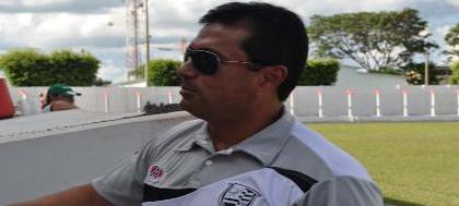 Técnico China lamenta excesso de cartões amarelos
