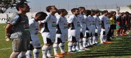 Alvinegra encara a Portuguesa às 15 horas, em Santos