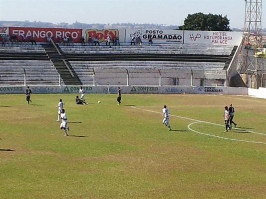 Votuporanguense enfrenta América em jogo-treino