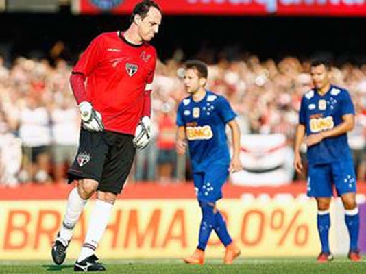 São Paulo mede forças contra o Coritiba, às 22h