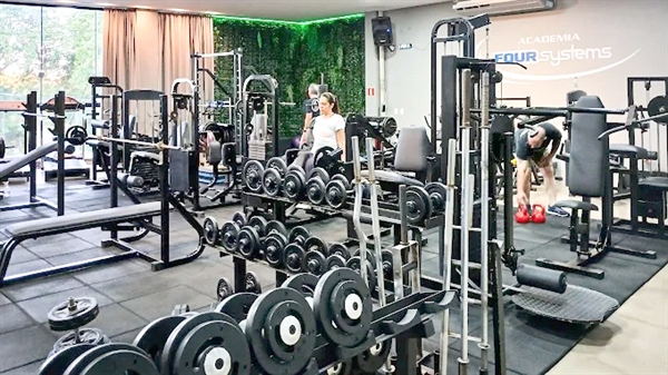 Na Four Systems, cada treino é uma oportunidade de superação, com orientação de profissionais que têm mais de 20 anos de experiência no mundo fitness (Foto: Divulgação) 