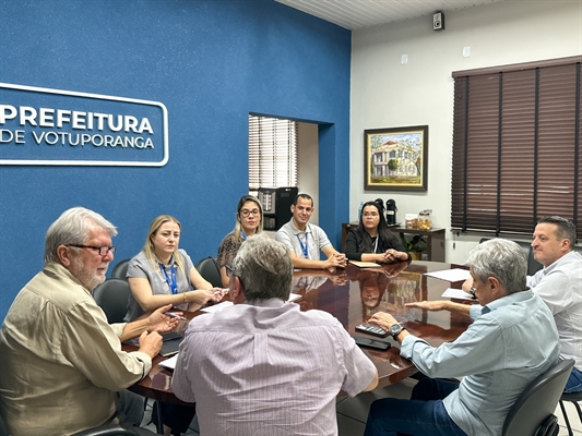 Jorge Seba e o secretário de Trânsito, Marcelo Zeitune, se reuniram com representantes do Detran para fiscalizar scoorters elétricas (Foto: Prefeitura de Votuporanga)