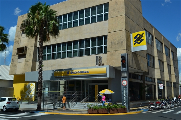 Prédio do Banco do Brasil da rua Amazonas, em Votuporanga, vai a leilão no próximo dia 26 por R$ 6,8 milhões (Foto: A Cidade)