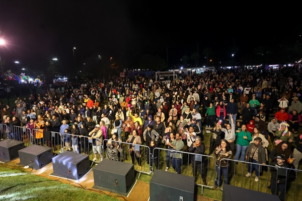 Púbico prestigiou a apresentação do cantor e compositor Toni Garrido no Parque da Cultura (Foto: Fliv)