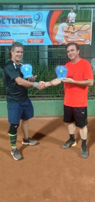 Rogério foi campeão e Ednaldo Polizeli vice na categoria C do torneio de tênis (Foto: Divulgação)