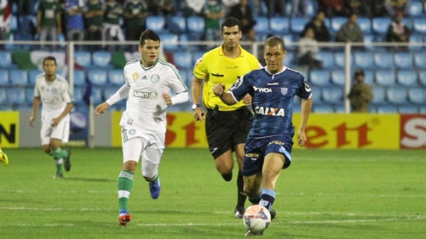 Mendieta leva terceiro amarelo e vira desfalque