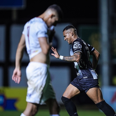 Danilo Mariotto comemora seu gol contra o Vocem (Foto: Pedro Zacchi/Reprodução Facebook CAV)