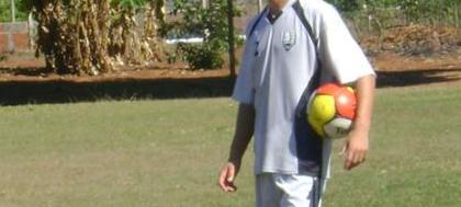 Após gancho, lateral Saimon retorna domingo