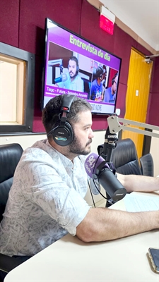 O professor Tiago Moreno, da Faculdade Futura, deu uma aula de empatia ao falar do Setembro Amarelo na programação da Cidade FM (Foto: A Cidade)