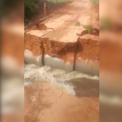 Ponte será construída no córrego da Piedade para beneficiar milhares de pessoas que transitam diariamente entre os municípios (Foto: Colaboração/leitor)