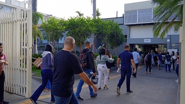 Candidatos inscritos para o processo seletivo da Secretaria da Educação de irão fazer as provas no Campus Centro da Unifev, domingo (Foto: A Cidade)