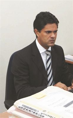 Dia de intenso trabalho na Justiça. O Dr. Reinaldo Moura de Souza é o titular da 147º Zona Eleitoral, Comarca de Votuporanga (Foto: Reprodução)