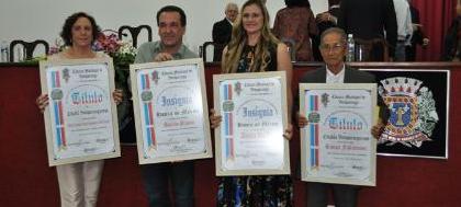 Câmara homenageia personalidades da área social 