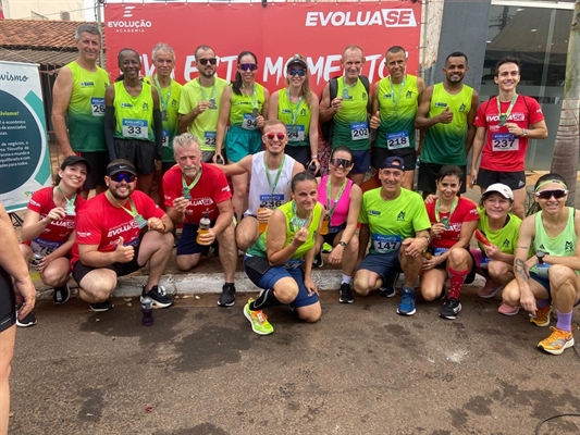 Equipe da Secretaria de Esportes e Lazer de Votuporanga/Associação Votuporanguense de Atletismo participou da corrida em Iturama  (Foto: Seesl/Avoa)