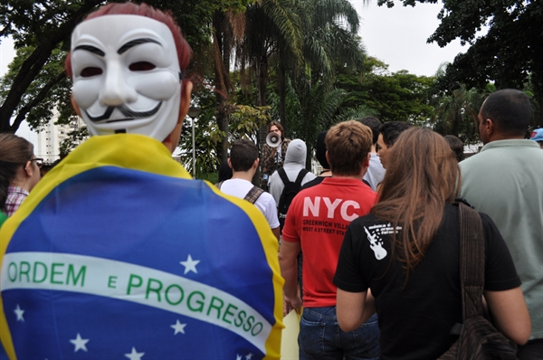 Manifestantes cobram retirada da PEC 37